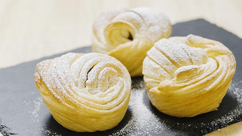 チョコクリームたっぷり！クラフィン（Cruffin）